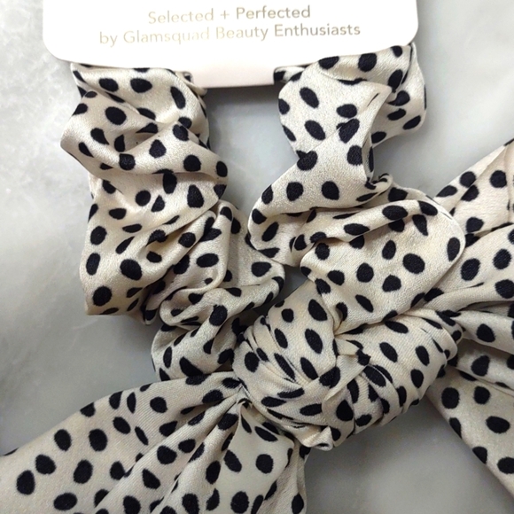 NWT GSQ By Glamsquad Knotted Dotted Satin Scarf Squishie - Picture 3 of 7